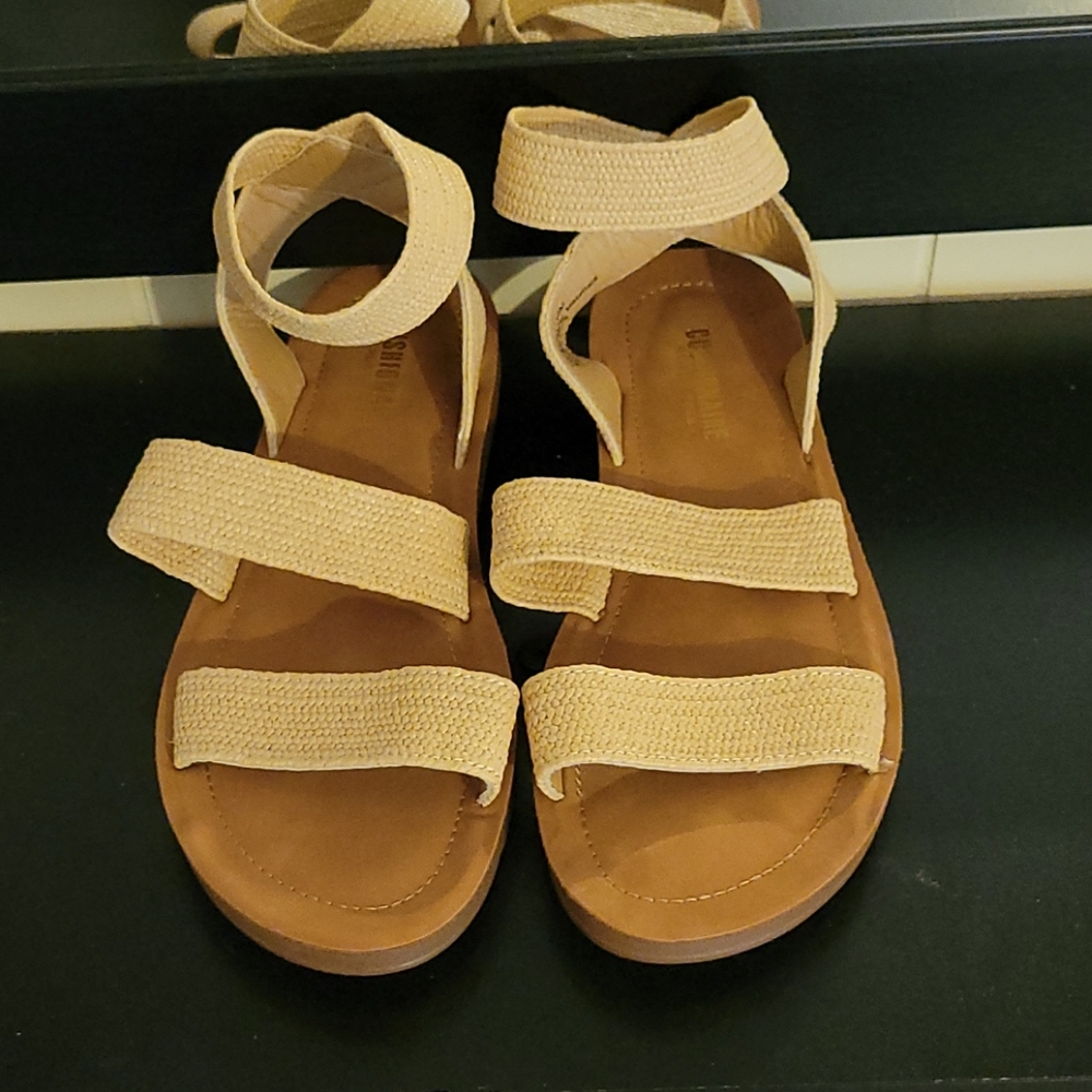Cushionaire sandals